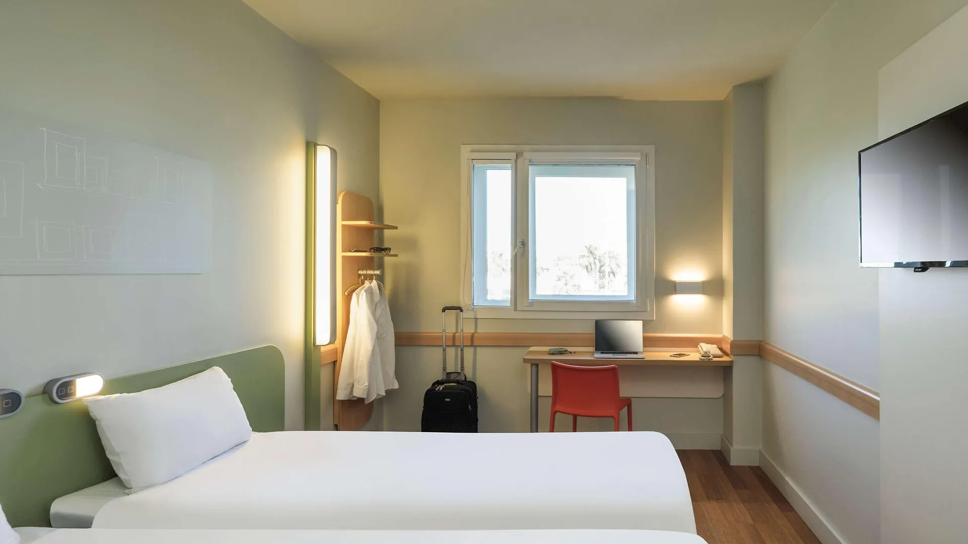 Ibis Budget Malaga Aeropuerto Avenida De Velazquez 2*,
